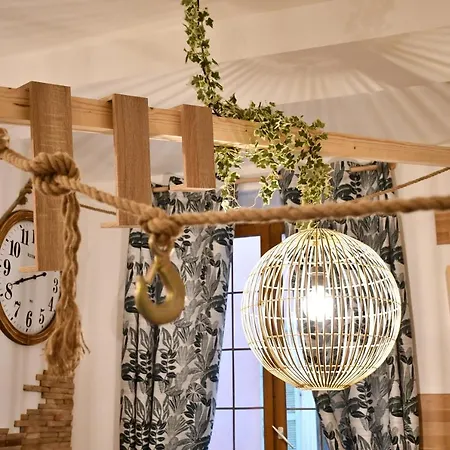 Le Cabanon H24,atypique,cosy,port,plage,wifi,netflix *